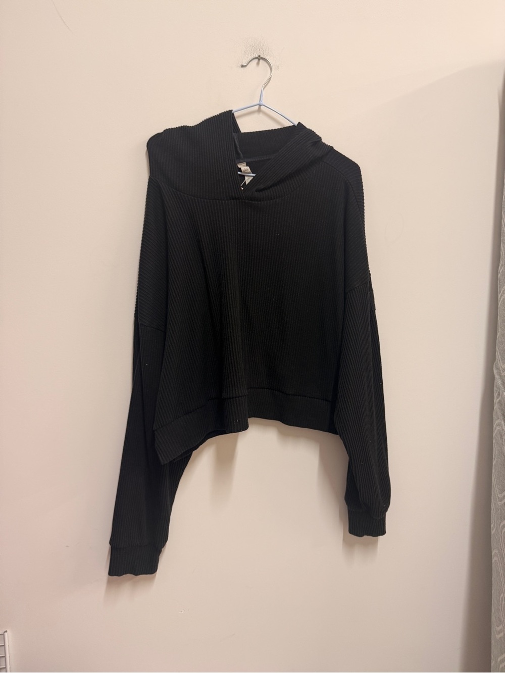 ALO Yoga Black Ribbed Cropped Hoodie